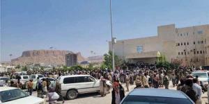 علماء ودعاة يدينون استهداف الحوثيين معسكراً تدريبياً في شبوة