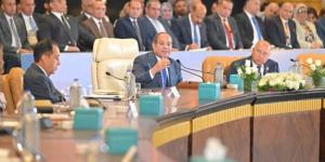 الرئيس السيسي للقطاع الخاص: عاوزين استثمارات أكتر.. ويطالب هشام طلعت مصطفى بـ200 ألف وحدة تُطرح للإيجار كخدمة مجتمعية