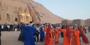 7 فرق شعبية تختتم عروضها أمام معبد أبوسمبل تزامنًا مع تعامد الشمس.. فيديو وصور :اليوم السابع