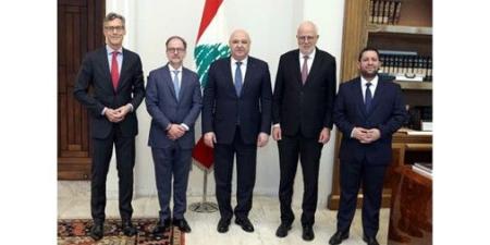 عون يؤكد التزام لبنان بالشرعية الدولية وواشنطن تنفي تغيير نظام الطائف