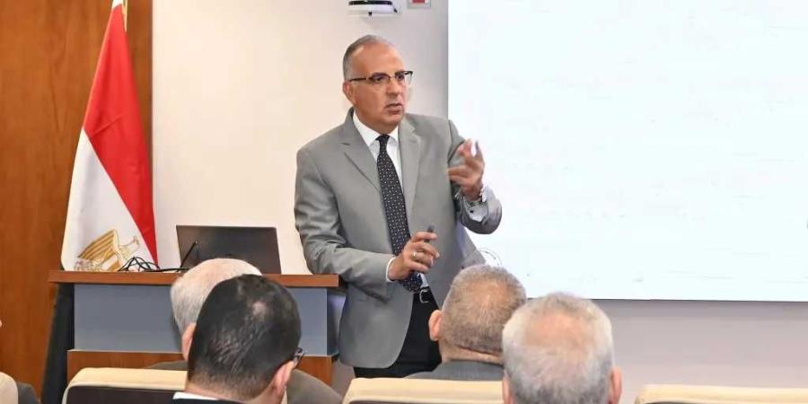 وزير الري يبحث مع الجامعة الأمريكية التوسع في تحلية المياه لإنتاج الغذاء وخفض التكاليف
