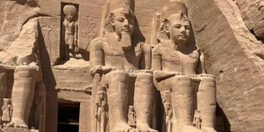إضاءة بانورامية لمعبدي أبوسمبل استعدادًا لتعامد الشمس.. صور