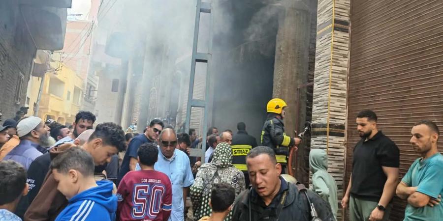 سيطرة الحماية المدنية على حريق في مخزن أدوات كهربائية بقرية جوجر بالدقهلية