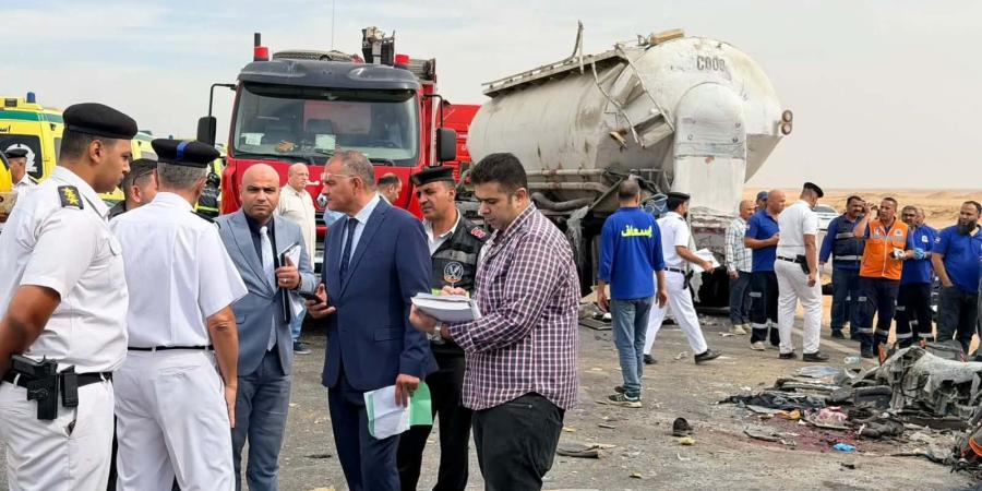 مصرع 13 شخصا وإصابة 34 آخرين إثر تصادم بين أتوبيس وتريلا بطريق مصر-أسيوط الغربي