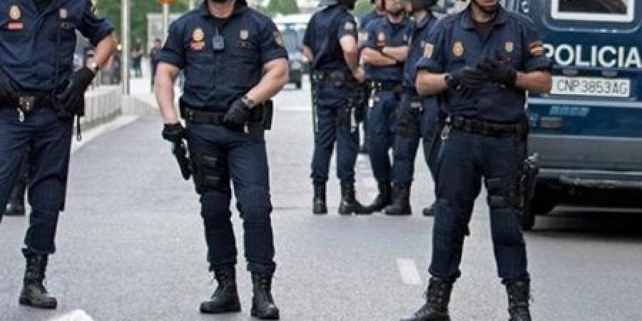 اشتباكات بين شرطة مدريد ومعلمين متظاهرين أمام قصر سانتونيا
