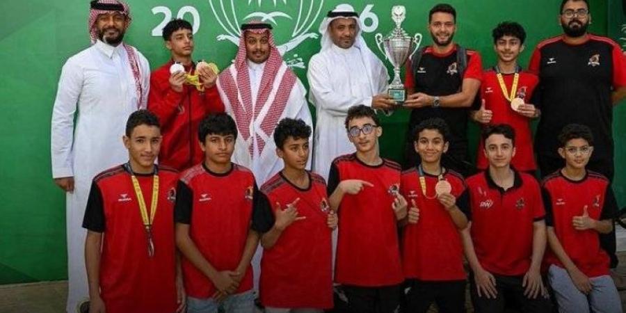 نادي الوحدة يحقق 12 ميدالية وكأس المركز الأول في بطولة المناطق للسباحة