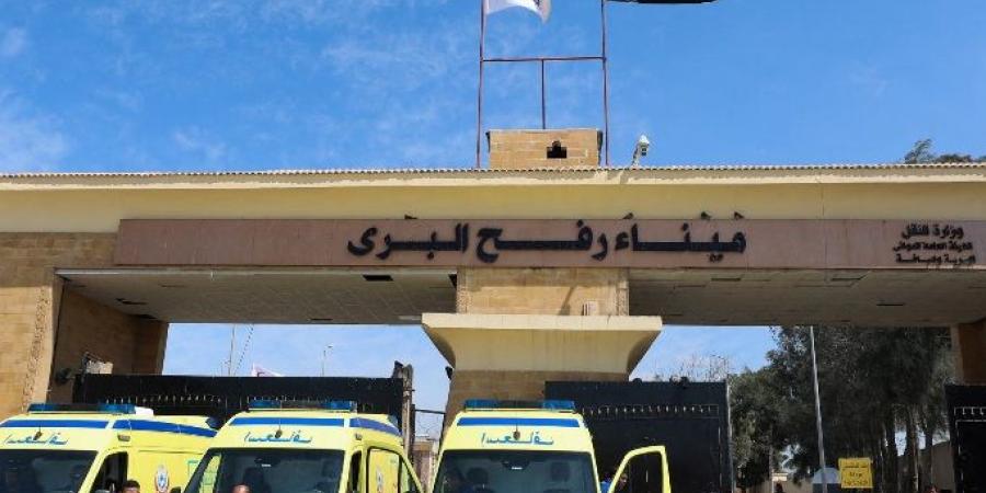 هيئة المعابر الفلسطينية: 71 مريضا ومرافقا يغادرون غزة