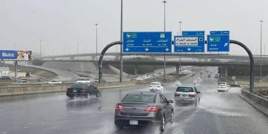 "الأرصاد": أمطار على العاصمة المقدسة والجموم