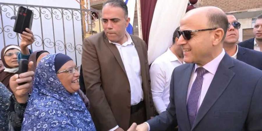 محافظ الغربية يستمع لشكاوى أهالي محلة روح بطنطا ويوصي بفحصها فورًا