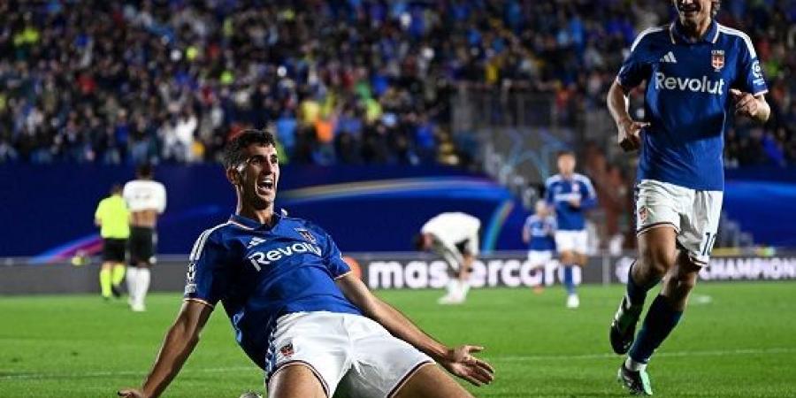 كومو يسحق مانشستر يونايتد برباعية في دوري الأبطال