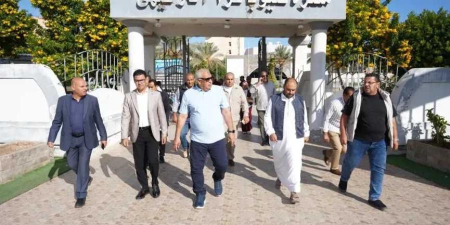 استعدادًا لمهرجان الزيتون الدولي الأول.. محافظ مطروح يتفقد مواقع الفعاليات ويوجّه بإطلاق مسابقة لأفضل مزارع ومزرعة