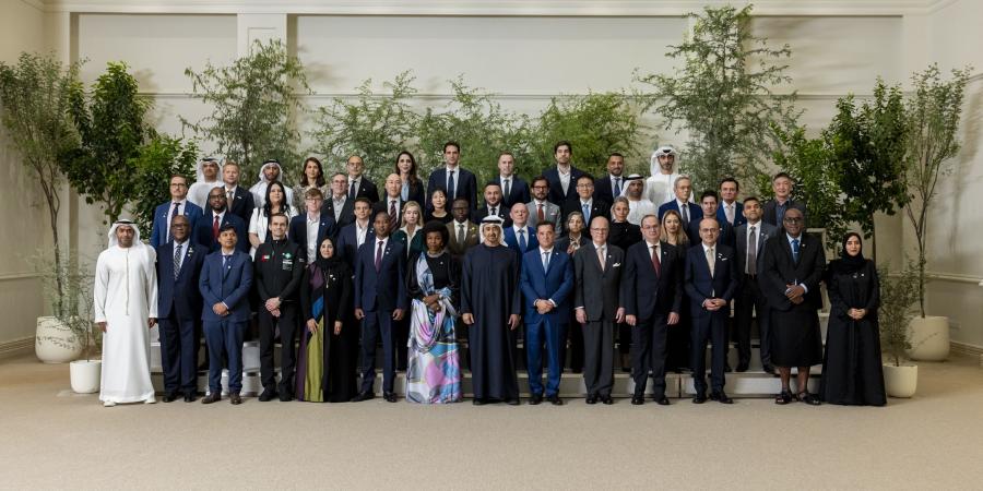 رئيس الدولة يستقبل وفد المشاركين في "قمة مستقبل الصحة في أبوظبي 2026 "