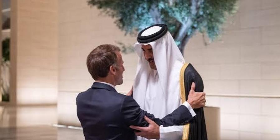 أمير قطر والرئيس الفرنسي يعقدان جلسة مباحثات رسمية