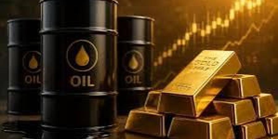 الذهب يهبط للجلسة الرابعة بضغط النفط وارتفاع الفائدة