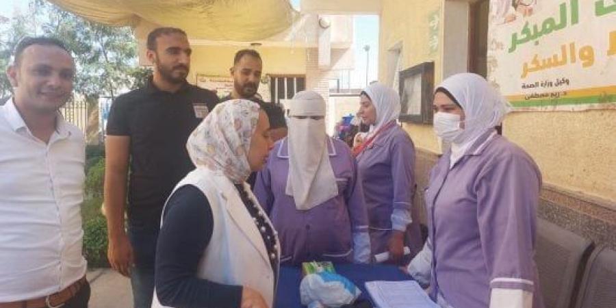 الكشف على 1453 مواطنا بقافلة طبية مجانية في قرية الجزيرة الخضراء بالإسماعيلية :اليوم السابع