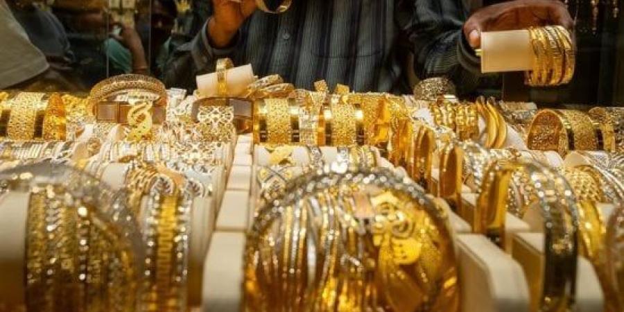 أسعار الذهب في مصر ترتفع مع تجاوز الدولار 54 جنيها