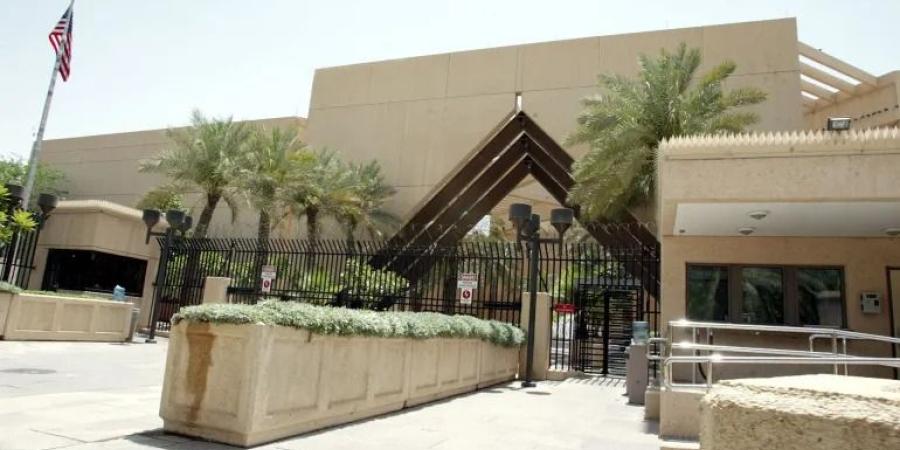 الخارجية الأميركية تأمر موظفيها غير الأساسيين وعائلاتهم بمغادرة السعودية