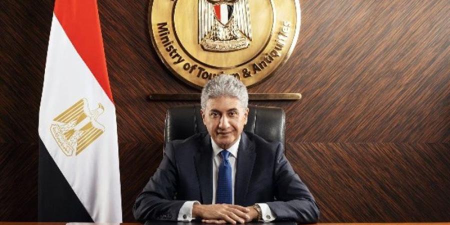 شريف فتحي: 18 مليون زيارة للمواقع الأثرية العام الماضي.. ونعمل على المتحف الآتوني بالمنيا وتطوير متحف التحرير